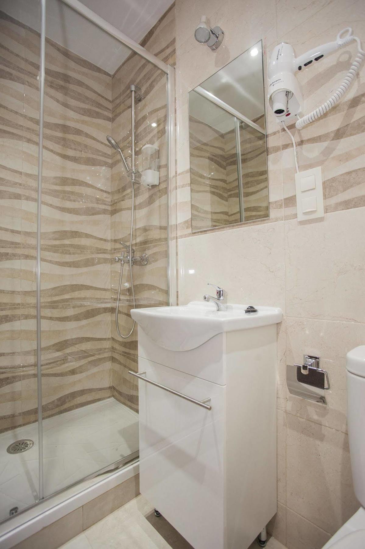 Hostal Rincon De Sol - Centro Madrid - Self Checkin Екстериор снимка